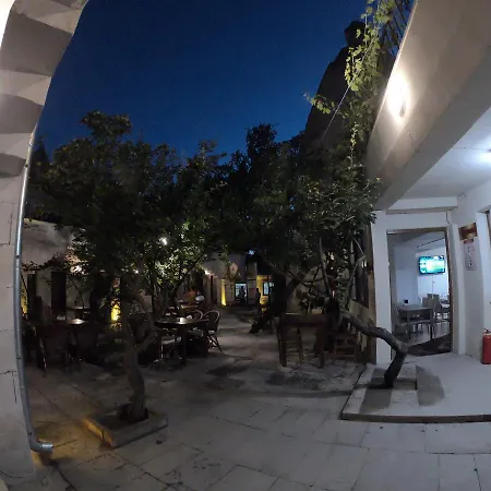 Cave Seasons Deluxe غوريمِيه