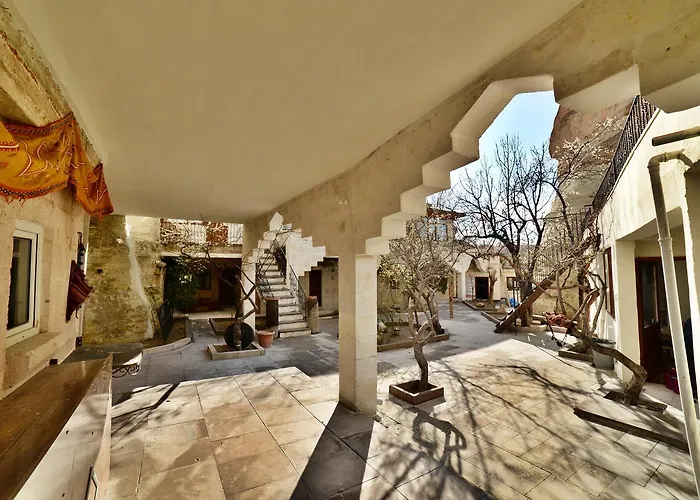 Cave Seasons Deluxe Bed & Breakfast 2*